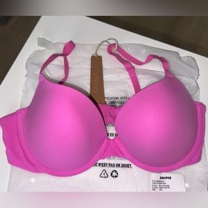 SKIMS Fits Everybody push up bra. Brand New.